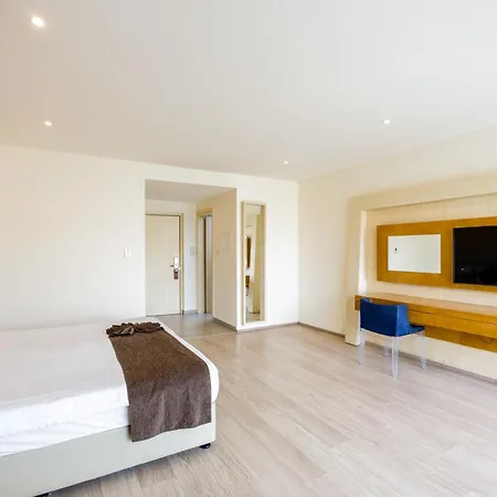 Melpo Antia & 아이아 나파