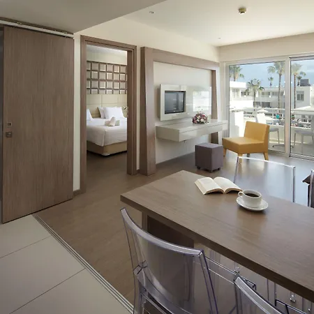 Melpo Antia & 아파트호텔