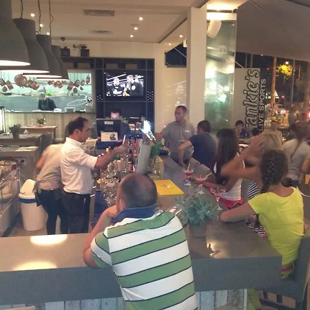 아파트호텔 Melpo Antia & 4*