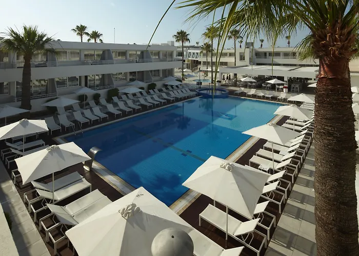 Melpo Antia & Aparthotel 4*