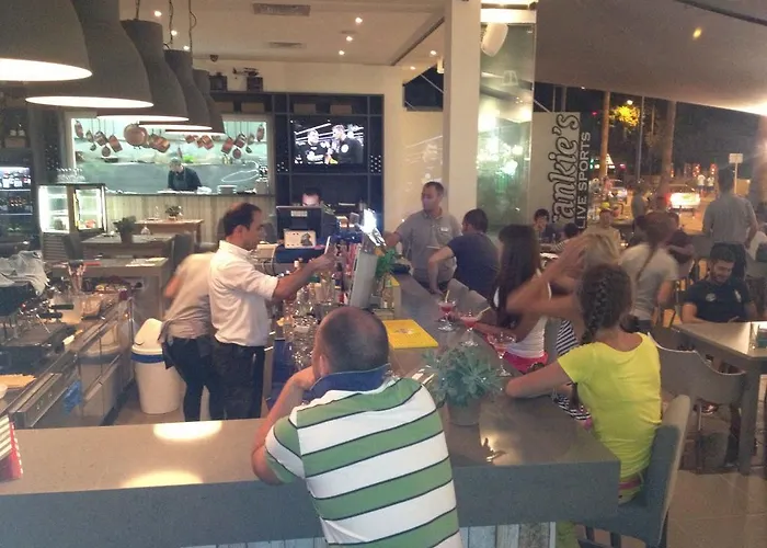 Aparthotel Melpo Antia & 4*